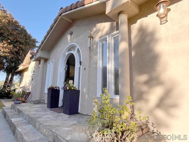 4275 Crestview, La Mesa CA: https://media.crmls.org/mediaz/8259fb84-04b0-4f0e-b98f-0fa2f4783273.jpg