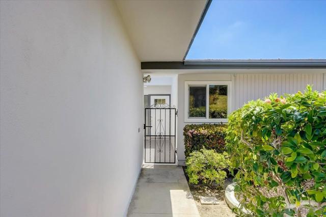 3808 Vista Campana S, Oceanside CA: https://media.crmls.org/mediaz/825afd0d-4744-4156-8b81-e860a500e112.jpg