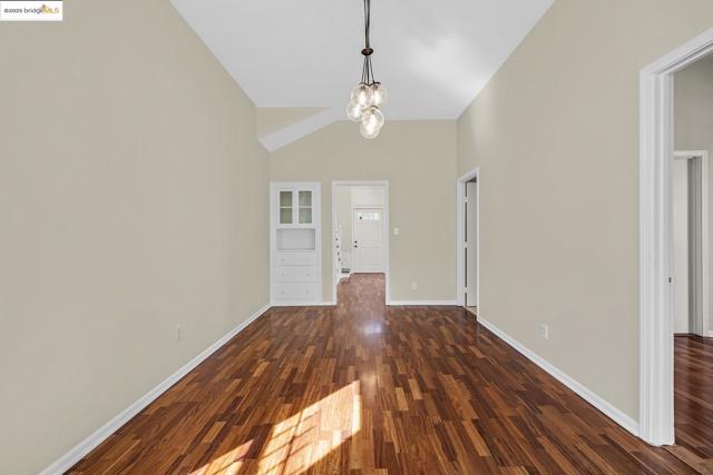 861 20Th St, Oakland CA: https://media.crmls.org/mediaz/825b31a6-449f-44d3-a391-8371cd125240.jpg