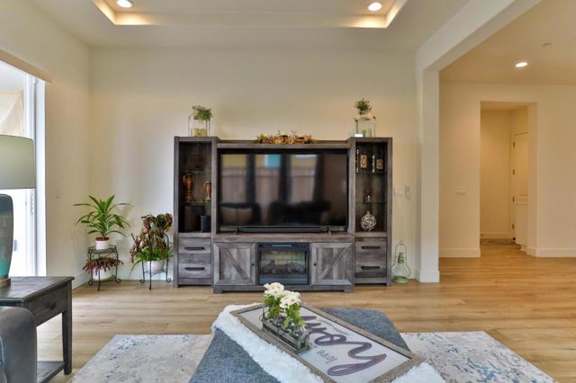 2102 White Oak Drive, Hollister CA: https://media.crmls.org/mediaz/825b51a2-1e85-4288-909c-b2b0d3e889cc.jpg