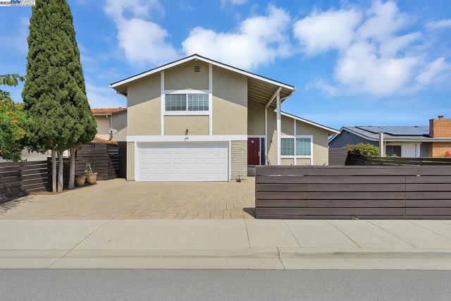 597 Singley Dr, Milpitas CA: https://media.crmls.org/mediaz/825b6318-0cce-4953-86f1-4b9f679829c6.jpg