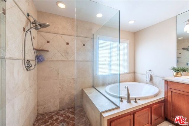 1202 Tennyson Street, Manhattan Beach CA: https://media.crmls.org/mediaz/825b801a-4cff-4add-9895-031eec913662.jpg