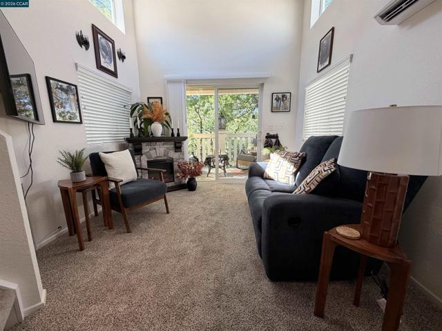 16711 Marsh Creek Rd, Clayton CA: https://media.crmls.org/mediaz/825c26ce-0a5b-465a-b06b-96e5e9053e5f.jpg