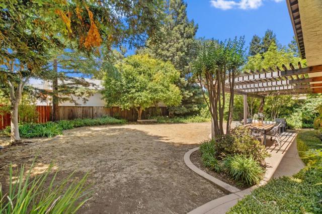 4198 Cherry Oaks Place, Palo Alto CA: https://media.crmls.org/mediaz/825c4392-d0ba-4874-8864-5284fdef821d.jpg