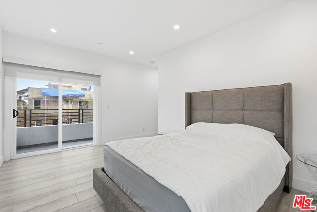 13822 Oxnard Street, Van Nuys CA: https://media.crmls.org/mediaz/825c9b93-4e6d-492d-9124-52dc1e024f17.jpg