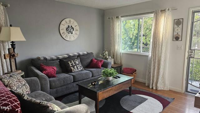 Detail Gallery Image 4 of 16 For 1267 Chalmette Ave, Ventura,  CA 93003 - 2 Beds | 1 Baths