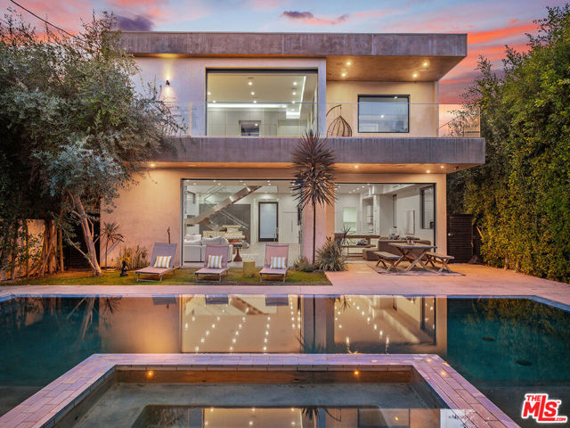 726 N Martel Avenue, Los Angeles CA: https://media.crmls.org/mediaz/825d6fb6-3e9f-4fa0-8349-fc6fb54aa6fd.jpg
