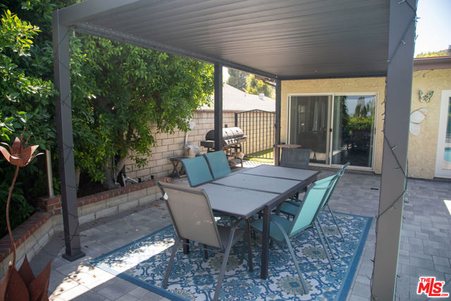 12818 Neon Way, Granada Hills CA: https://media.crmls.org/mediaz/825e8972-a4ba-49f2-a546-a7ee5936c12d.jpg