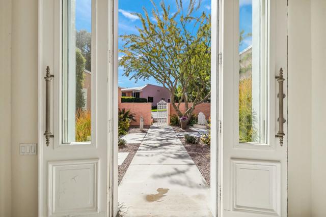 47360 Jadida Avenue, Palm Desert CA: https://media.crmls.org/mediaz/825e969e-7a8b-41c7-b3d5-eb0934319b0a.jpg
