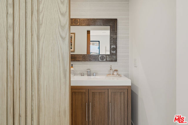 2031 Channelford Road photo 24