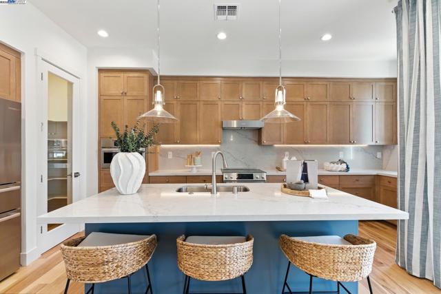 1937 Grand Street, Alameda CA: https://media.crmls.org/mediaz/825eaeed-eeb6-4440-9060-fa660b4e623e.jpg