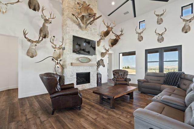 3000 Coppa Court, Hollister CA: https://media.crmls.org/mediaz/825eb390-3728-4699-ae11-62687326137f.jpg