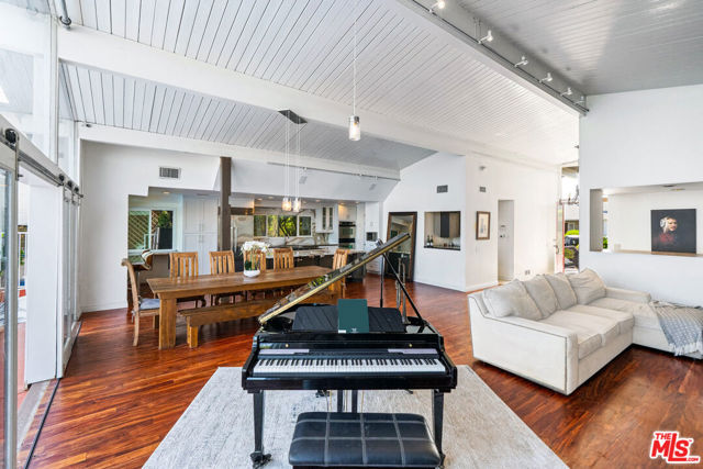 2838 Medill Place, Los Angeles CA: https://media.crmls.org/mediaz/825ef5fb-80ad-4ce7-b407-50862677059d.jpg