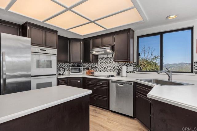 Detail Gallery Image 17 of 45 For 31424 Lilac Rd, Valley Center,  CA 92082 - 3 Beds | 3/1 Baths