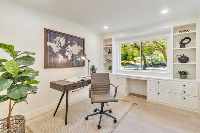 240 Willowbrook Drive, Portola Valley CA: https://media.crmls.org/mediaz/825f5fba-b8aa-492a-9f40-d8b7f22455c7.jpg