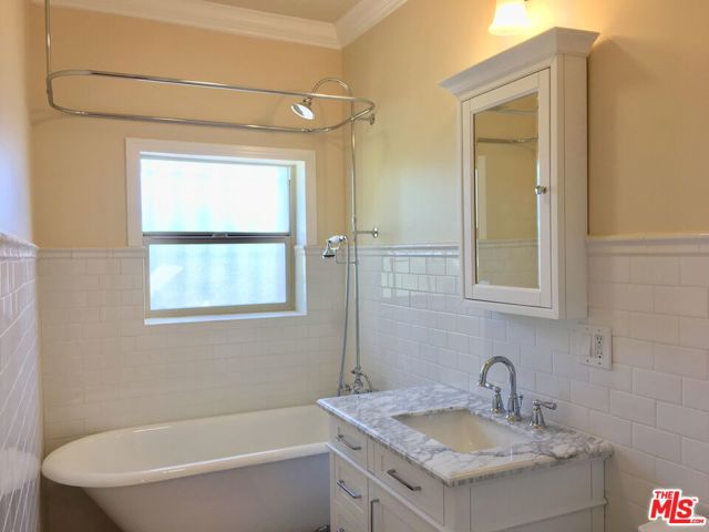 1430 Maltman Avenue, Los Angeles CA: https://media.crmls.org/mediaz/825f84cf-7baf-4042-8a2e-3dcad8868b94.jpg