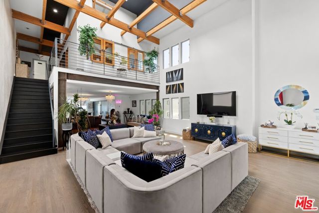 2014 Pacific Avenue, Venice CA: https://media.crmls.org/mediaz/825f9383-7d14-4152-9a42-7041387cb7d0.jpg