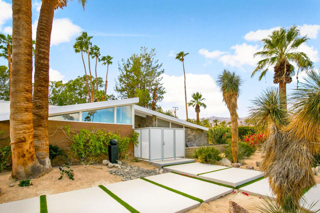 73265 Tamarisk Street, Palm Desert CA: https://media.crmls.org/mediaz/826010e0-a30a-40fe-a464-cc6de20ca313.jpg