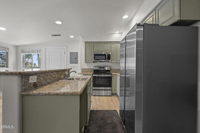 590 Alosta Drive, Camarillo CA: https://media.crmls.org/mediaz/826012cd-d2d3-4739-a042-1da24c0796d3.jpg