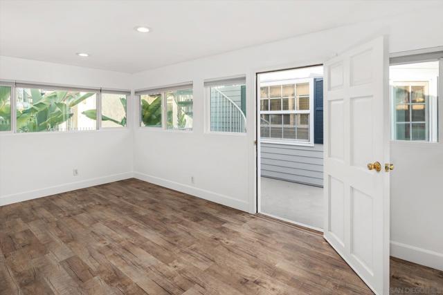260 H Avenue, Coronado CA: https://media.crmls.org/mediaz/8260a9ab-1841-43fe-bc62-4b51488b803f.jpg