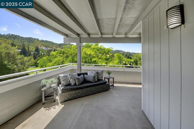 3612 Rossmoor Parkway, Walnut Creek CA: https://media.crmls.org/mediaz/8260f649-95a8-4613-9ad4-a319266ba7f0.jpg