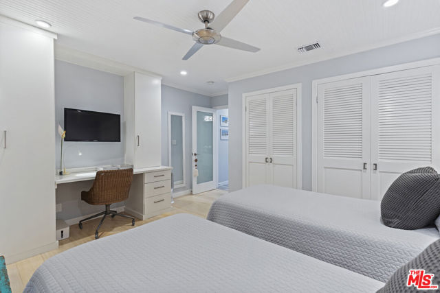 1362 Palisades Beach Road, Santa Monica CA: https://media.crmls.org/mediaz/82616472-c716-446f-a7cc-996e6b39657a.jpg