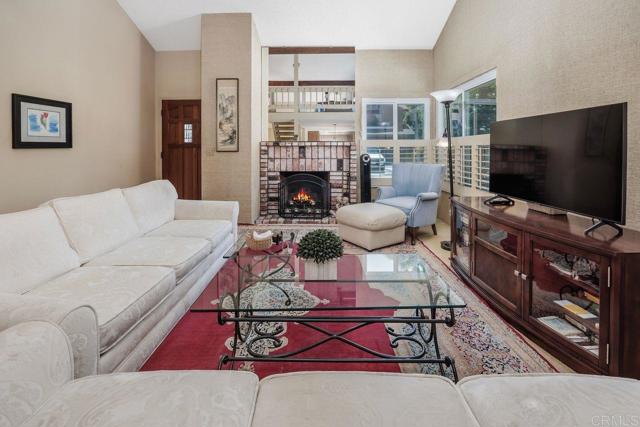 1440 Tennis Match Way, Encinitas CA: https://media.crmls.org/mediaz/82616f4f-0b22-4a25-938d-51695ba781fd.jpg
