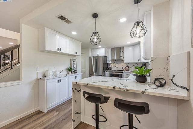 3810 Burton Cmn, Fremont CA: https://media.crmls.org/mediaz/826170da-a7e2-4e38-af94-25e570e563fd.jpg