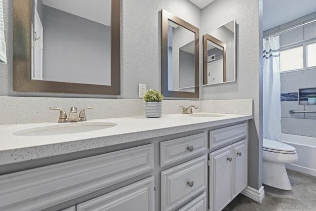 16120 Poderio Ct., Ramona CA: https://media.crmls.org/mediaz/8261eec7-7976-42a6-9bb0-f8967205c3a2.jpg