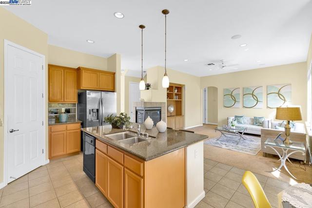 436 Wood Glen Dr, Richmond CA: https://media.crmls.org/mediaz/8262e198-bf87-4d41-9ad3-e01115c0a0b0.jpg