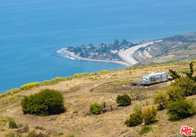 8560 Ocean View Road, Ventura CA: https://media.crmls.org/mediaz/8263a812-ecd0-4a7d-aae8-2a84a64065ea.jpg