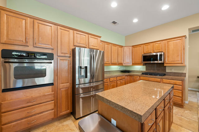 78680 Alliance Way, Palm Desert CA: https://media.crmls.org/mediaz/8263f8f0-4826-4d35-b7a3-08d55eccb29c.jpg