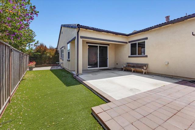 481 Logan Way, Marina CA: https://media.crmls.org/mediaz/8264440b-d5e0-4ce4-b11b-221ed59842f8.jpg