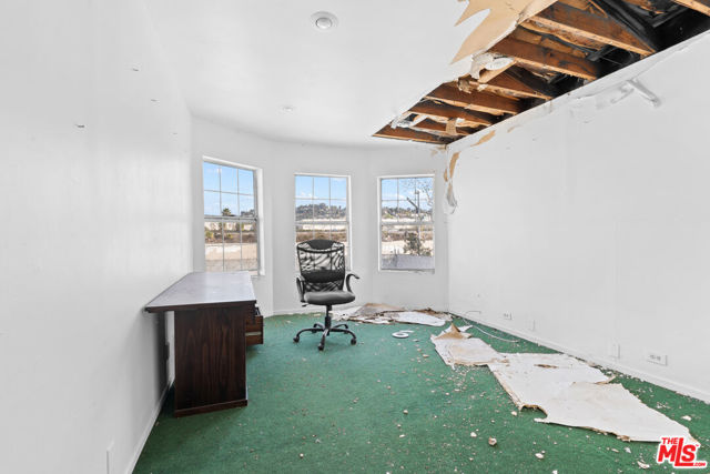 3051 N Coolidge Avenue, Los Angeles CA: https://media.crmls.org/mediaz/8264aa1b-cdea-4f0b-b710-cba3ae97c280.jpg