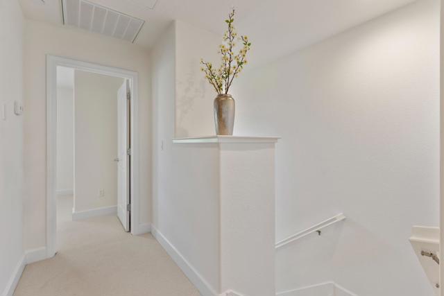 211 Okeefe Way, Mountain View CA: https://media.crmls.org/mediaz/8264aa3e-bca7-4fde-9403-c4e71cc5d349.jpg