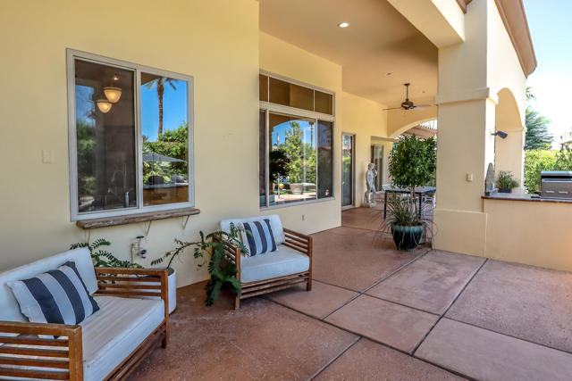 16 Villaggio Place, Rancho Mirage CA: https://media.crmls.org/mediaz/8264f10a-d391-4043-8f0e-0c031ee1ac45.jpg