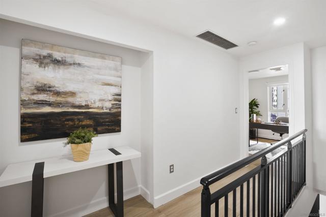 1240 India St, San Diego CA: https://media.crmls.org/mediaz/8264fef9-73e5-4f6b-8d44-2944cebcc05c.jpg