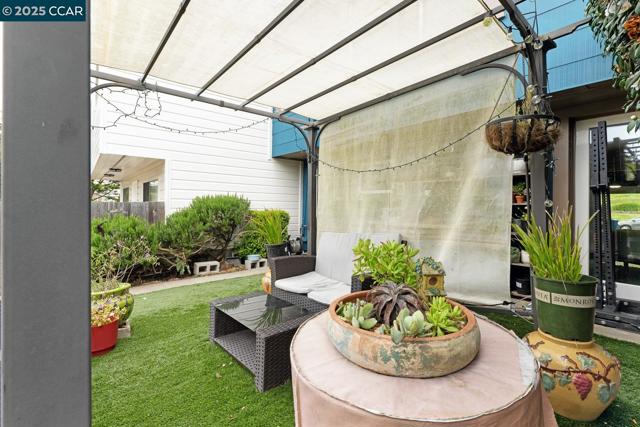 1923 28th Ave, San Francisco CA: https://media.crmls.org/mediaz/82653496-4b56-4b3f-af4a-69752e798889.jpg