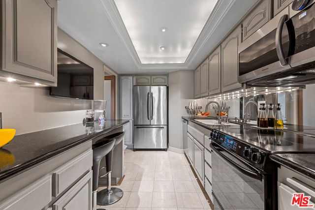 851 N Kings Road, West Hollywood CA: https://media.crmls.org/mediaz/8265dcb4-f2f1-4729-a118-503b60d7c527.jpg