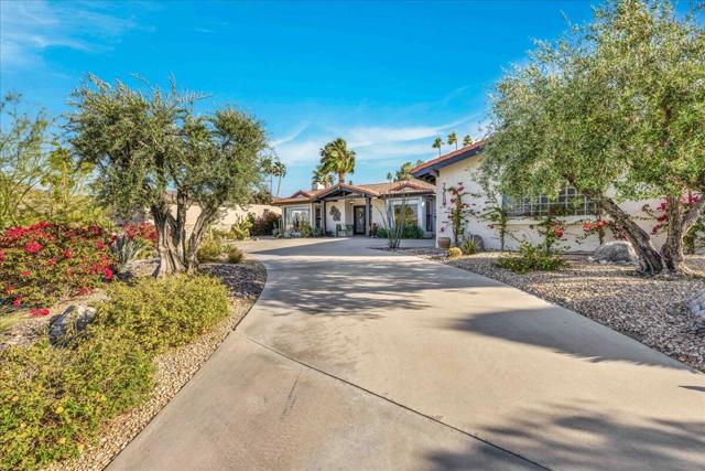 73501 Broken Arrow Trail, Palm Desert CA: https://media.crmls.org/mediaz/8265ff77-341d-4dbd-9dc4-85290fac0e5d.jpg