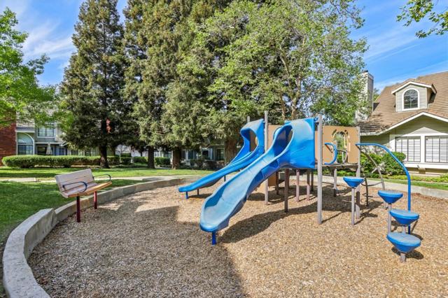 2890 Buena Crest Court, San Jose CA: https://media.crmls.org/mediaz/82663f53-5a90-4356-aa7c-63e86d383e0a.jpg