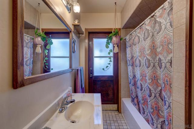 2661 Montclair St, San Diego CA: https://media.crmls.org/mediaz/82668725-fa7b-4b62-8809-730aa74608db.jpg