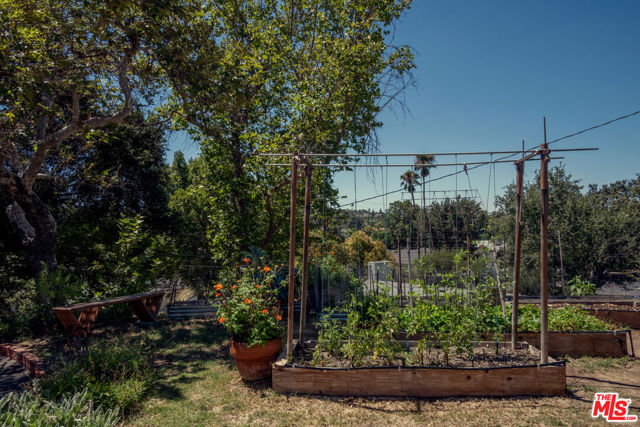 25166 Wheeler Road, Newhall CA: https://media.crmls.org/mediaz/826696d4-bea6-408d-9e0f-e78a41e7c2a3.jpg