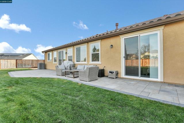 5420 Promontory Way, Antioch CA: https://media.crmls.org/mediaz/8266ae4a-731b-4806-93da-caa47095a6e2.jpg