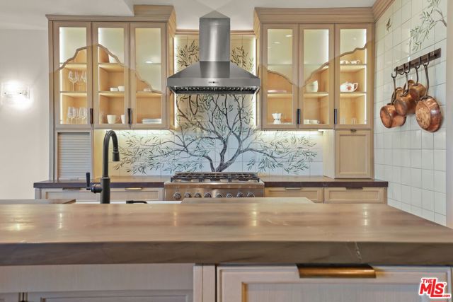 2835 Oak Point Drive, Los Angeles CA: https://media.crmls.org/mediaz/8266ca93-9c23-4130-81a8-8591f415d967.jpg