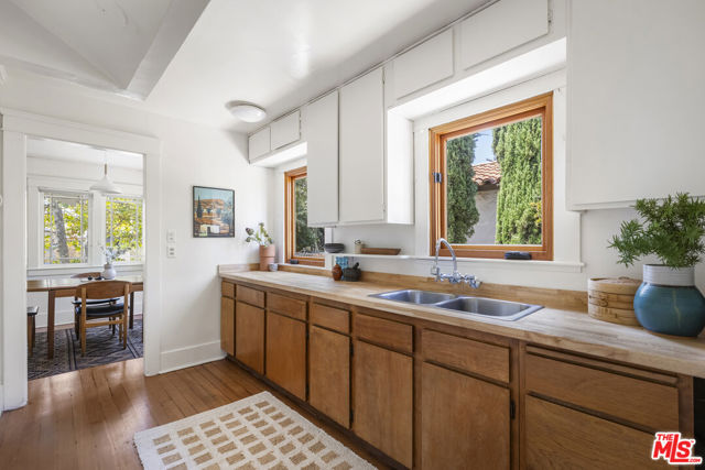 3865 Brunswick Avenue, Los Angeles CA: https://media.crmls.org/mediaz/8266d15c-b4f5-43dc-bbcb-4b53e2e0f5c4.jpg