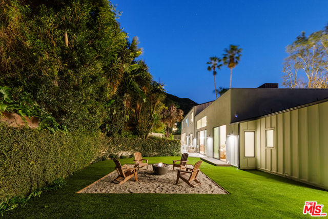 1401 N Bundy Drive, Los Angeles CA: https://media.crmls.org/mediaz/8266f754-fdcc-42a3-a4e8-fa0e7f4c098d.jpg