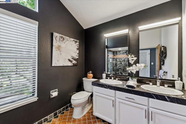 391 Oak Ln, Pleasanton CA: https://media.crmls.org/mediaz/8267103a-eef2-445e-b937-b42cd8f49a54.jpg