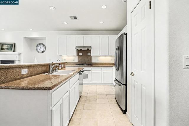 5701 Oakmont Dr, Richmond CA: https://media.crmls.org/mediaz/826720b7-149b-4fa8-9509-106bd8d94a5d.jpg