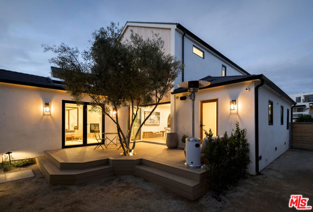 3981 Beethoven Street, Los Angeles CA: https://media.crmls.org/mediaz/82674c2c-0ef1-4f33-aeb9-71c562074789.jpg
